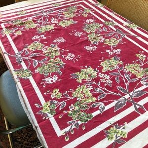 Vintage Tablecloth 💐